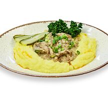 Бефстроганов из говядины с картофельным пюре