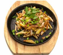 Картофель жареный с луком и грибами