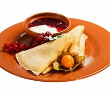 Блины с брусникой
