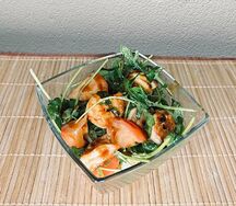 Салат с рукколой и креветками 