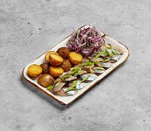 Закуска по-русски с селёдкой и картофелем 