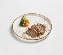 Медальоны из свинины в сливочном соусе с грибами