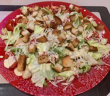 Салат Цезарь с курицей