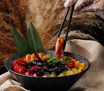 Неострое поке с креветками