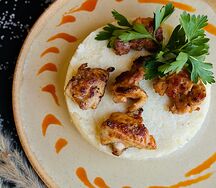 Эларджи с курицей и соусом баже