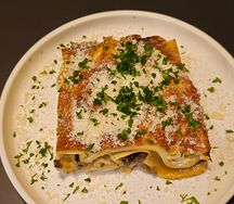 Лазанья с курицей и грибами