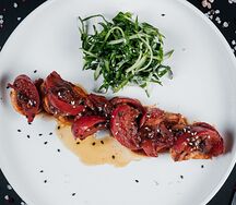 Креветки с томатами гриль
