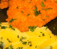 Шницель с картофельным пюре