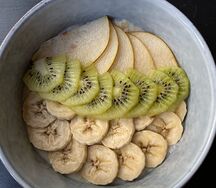 Овсяная каша с фруктами