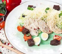 Салат Цезарь с курицей