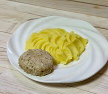 Куриная котлетка на пару с пюре