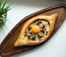 Хачапури по-аджарски с шампиньонами