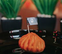 Хинкали с морепродуктами в сливочном соусе жареные