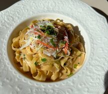 Паста с камчатским крабом и соусом биск
