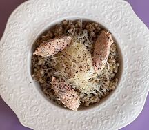 Зеленая гречка с риетом из копченого лосося 