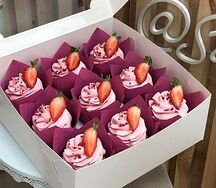 Капкейк ванильный с клубникой