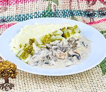 Бефстроганов с картофельным пюре