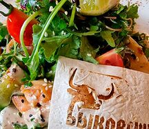 Теплый салат с морепродуктами