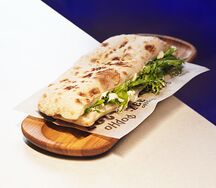 Фокачча с индейкой и микс салатом