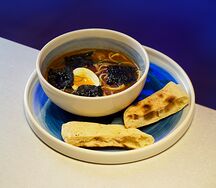 Рамен с рваной свининой и яйцом