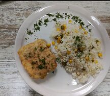 Треска в кляре с рисом и овощами