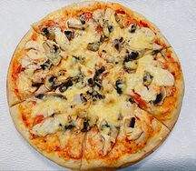 Пицца с курицей и грибами