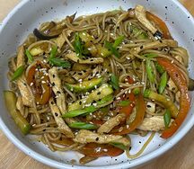 Спагетти с курицей в азиатском стиле