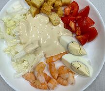 Салат Цезарь с креветками 