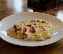 Отбивная из филе куриной грудки под сыром с помидором