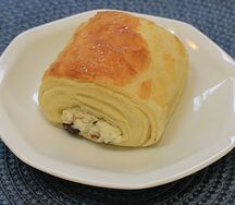 Булочка с творогом