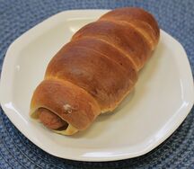 Булочка с сосиской 