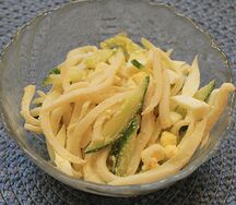 Салат с кальмаром