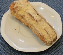 Пирожное Шу в обсыпке с маслом