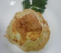 Гнездо из курицы с ананасом и моцареллой 