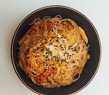Фунчоза с курицей и овощами в остром соусе