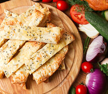 Сырные палочки с кунжутом