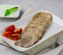 Язык отварной с хреном и горошком