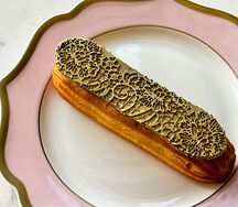 Эклер шоколадный