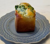 Бриошь с брокколи и сыром