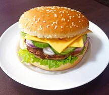 Чизбургер с куриной котлетой
