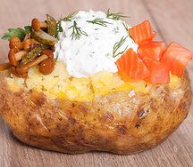 Картофель, запеченный со сливочным маслом