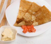 Блин с семгой и сыром рикотта