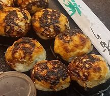 Запечённый ролл с курицей и ананасами