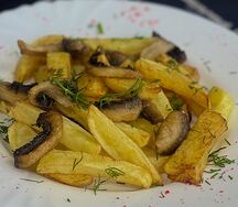 Жареный картофель с грибами