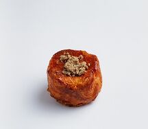 Булочка с халвой Kouign Amann