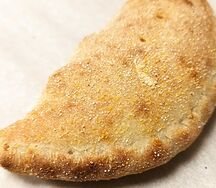 Пирожок с пепперони