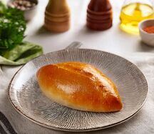 Пирожок с капустой и яйцом