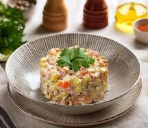 Оливье с колбасой