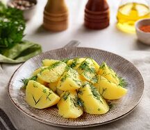 Картофель отварной с зеленью и маслом 