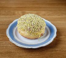 Пончик с матчей и лимонным курдом